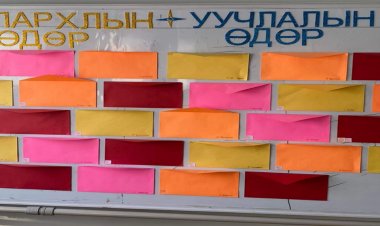 “БИ ЁС ЗҮЙТЭЙ БОЛОВСРОЛТОЙ, ТӨРИЙН АЛБАН ХААГЧ” УРИАЛГЫГ ДЭВШҮҮЛЛЭЭ.