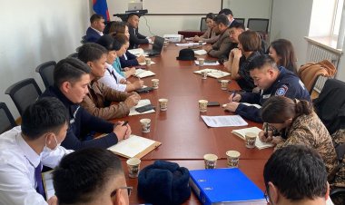 АЙМГИЙН ИРГЭДИЙН ТӨЛӨӨЛӨГЧДИЙН ХУРЛЫН ДЭРГЭДЭХ ХОРООДЫН ГИШҮҮД БОЛОН АЙМГИЙН ГЭМТ ХЭРГЭЭС УРЬДЧИЛАН СЭРГИЙЛЭХ АЖЛЫГ ЗОХИЦУУЛАХ САЛБАР ЗӨВЛӨЛ СУМАНД АЖИЛЛАЛАА.