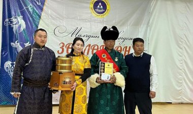 “АЙМГИЙН АВАРГА МАЛЧИН”, “СУМЫН АВАРГА МАЛЧИН" ЦОЛ, ТЭМДГИЙГ ГАРДУУЛАВ.