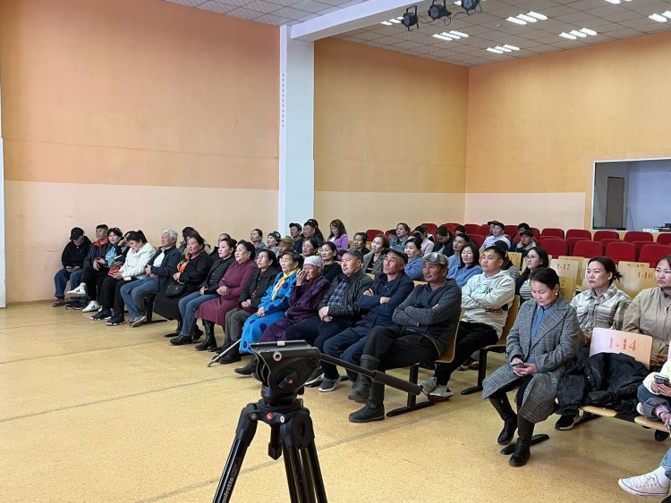 ДАЛАНЖАРГАЛАН СУМАНД УЛСЫН ИХ ХУРЛЫН ГИШҮҮД УУЛЗАЛТ ЗОХИОН БАЙГУУЛЛАА.